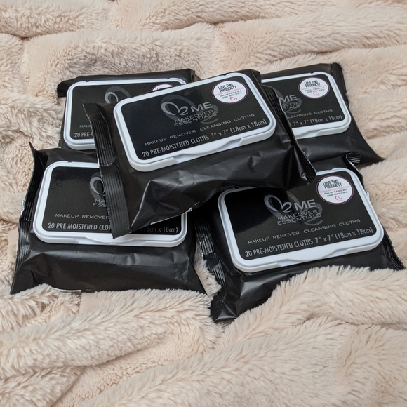 5 Packages of Makeup Remover Wipes - Picture 2 of 4